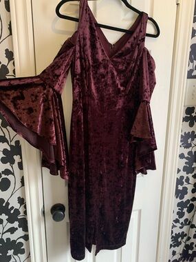 Maggy London Velvet Cold-Shoulder Midi Dress Burgundy whimsygoth dark ethereal